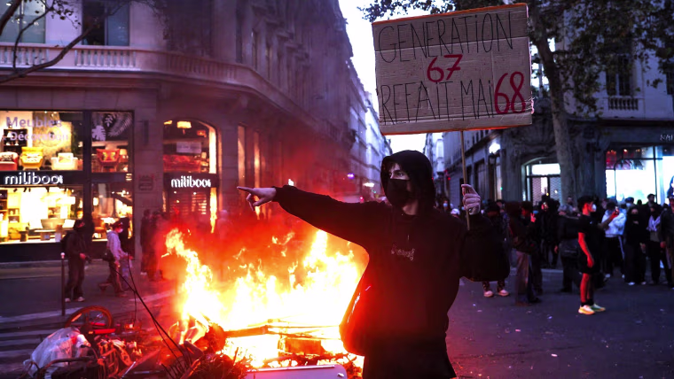 Violente proteste per il costo della vita provocano il coprifuoco in tutta la Francia