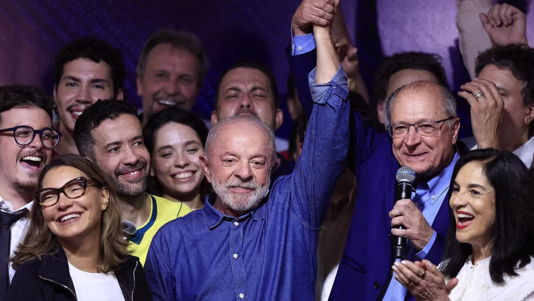 Flavio Bolsonaro flees to US after losing Brazil election, sources say 1 Flavio Bolsonaro flees to US after losing Brazil election, sources say