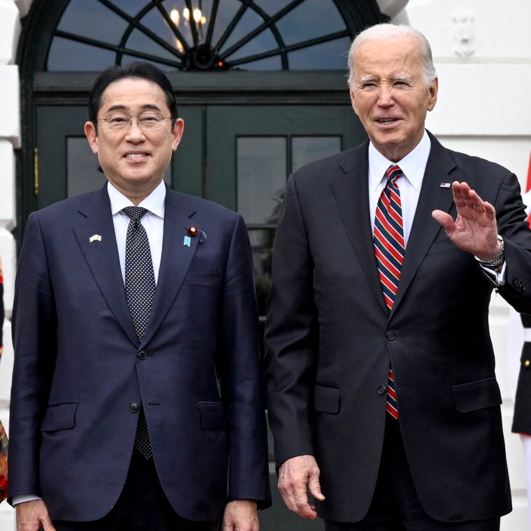 From left, Yuko Kishida, Fumio Kishida, Joe Biden and Jill Biden at the South Portico of the White House