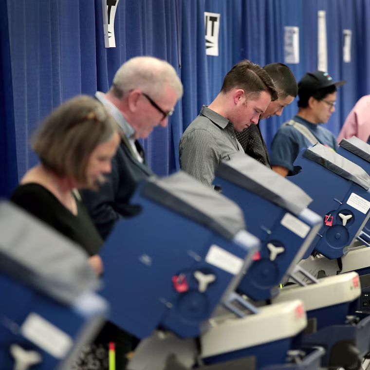 Residents cast ballots for the November 8 election at an early voting site on Oct. 18, 2016 in Chicago.