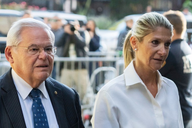 Bob and Nadine Menendez arrive at the courthouse