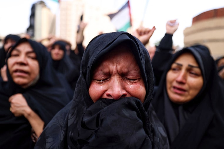 Image: mourn weep cry emotional emotion islamic hijab
