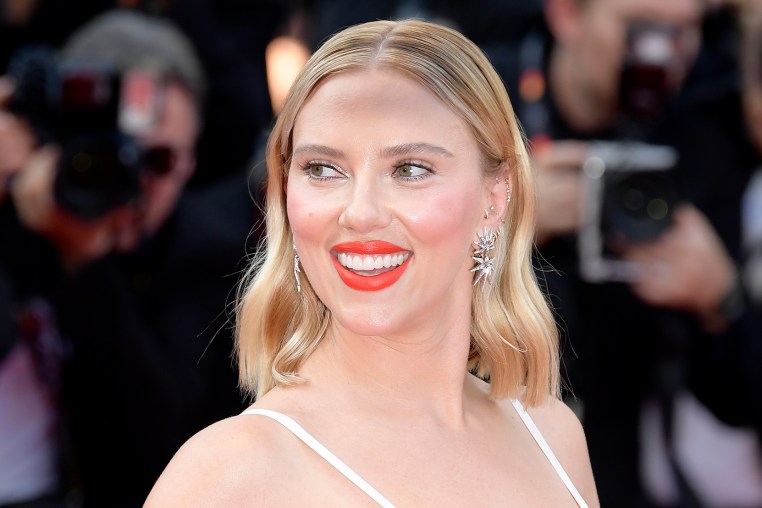 Scarlett Johansson  smiles on the red carpet