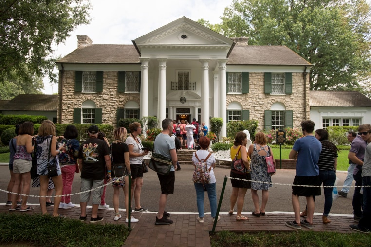 Image: Graceland fans tourists line queue