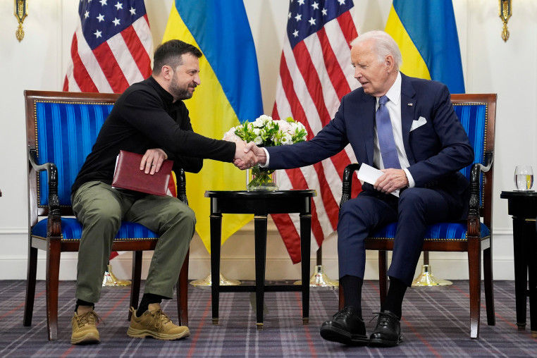 President Biden with Ukrainian President Volodymyr Zelenskyy in Paris
