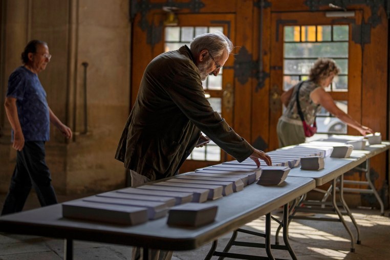 Voters choose their ballots in Spain