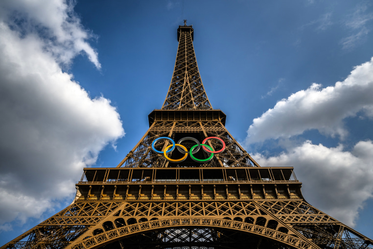 Image: The Olympic rings on Eiffel Tower 