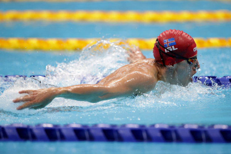 Mar Gunnarsson swims in a pool.