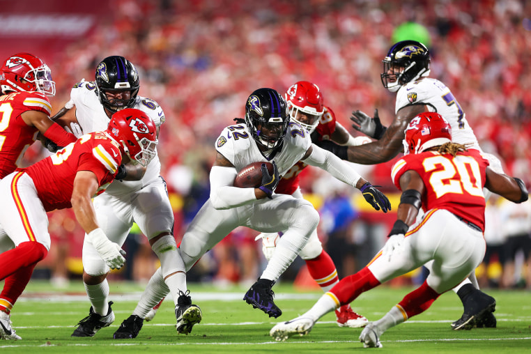 Image: Baltimore Ravens v Kansas City Chiefs derrick henry rushes ball against kansas city chiefs