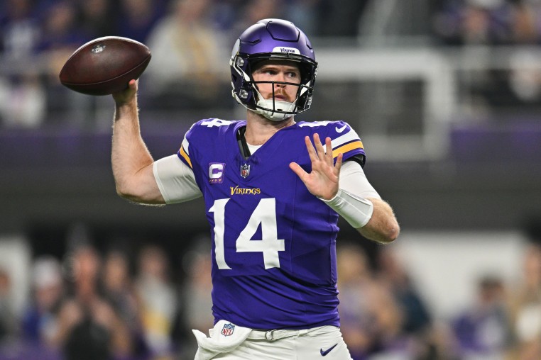NFL: Indianapolis Colts at Minnesota Vikings