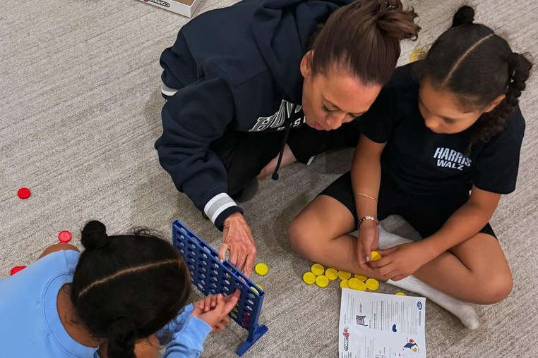 Kamala Harris plays Connect 4 with her family