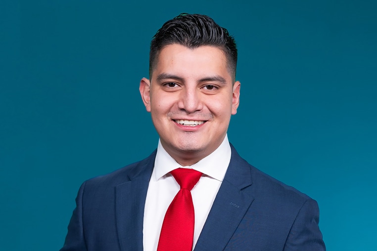 Adan Manzano, a reporter for Telemundo Kansas City.