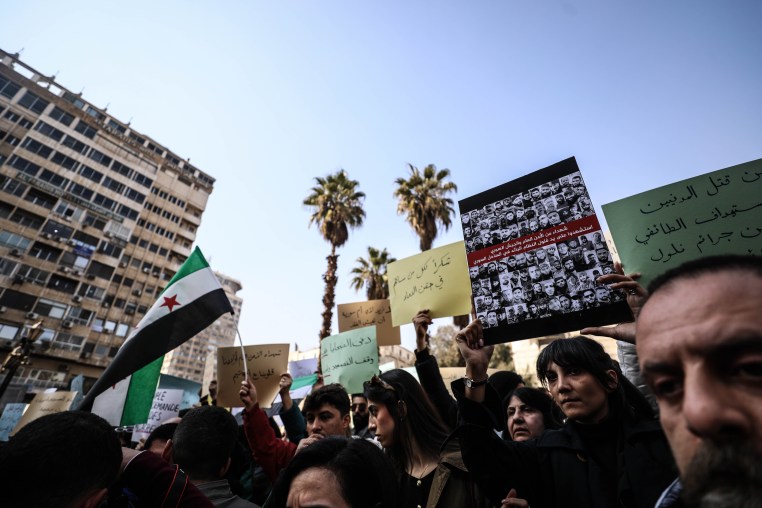 "Silent protest" for the victims of conflict in coastal areas in Damascus