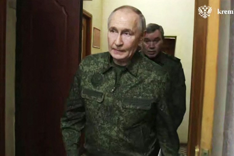 Putin visits embattles Kursk region