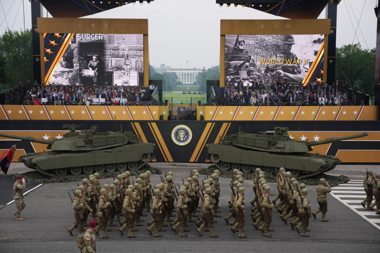 Image: Soldiers and tanks