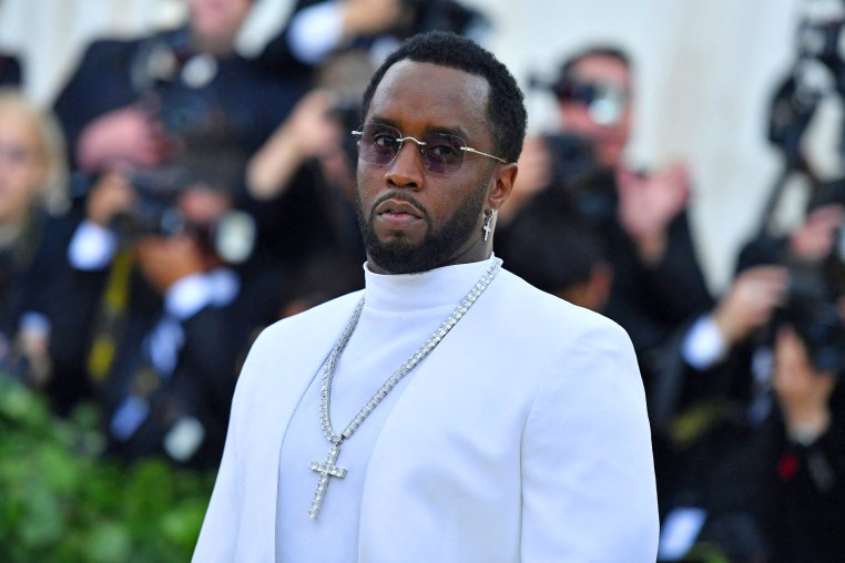 TOPSHOT-US-ENTERTAINMENT-FASHION-METGALA