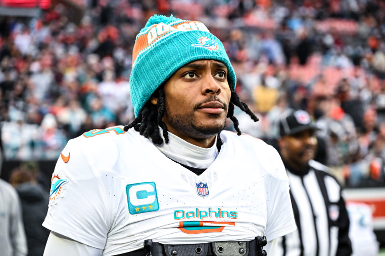 Miami Dolphins v Cleveland Browns