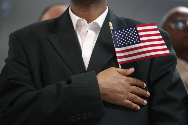 Image: Immigrants sworn in