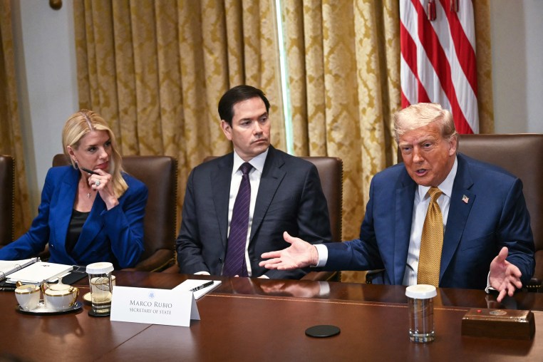 TOPSHOT-US-POLITICS-TRUMP