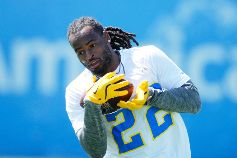 Los Angeles Chargers running back Najee Harris catches the ball 