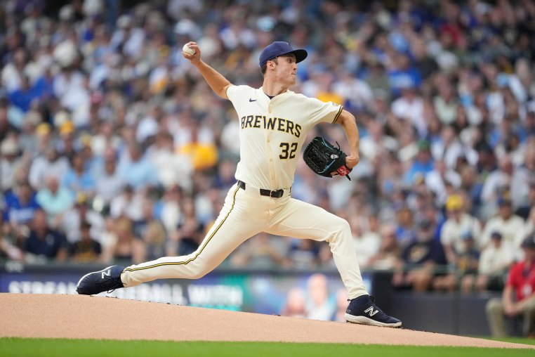 Los Angeles Dodgers v Milwaukee Brewers