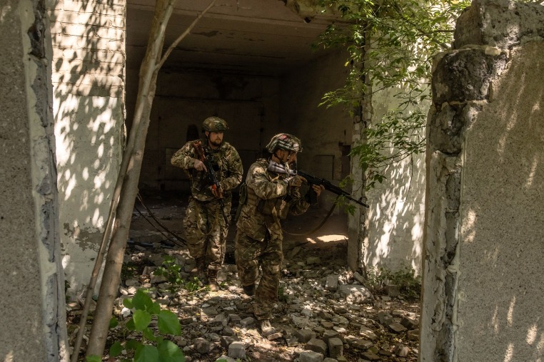 Image: Ukrainian servicemen