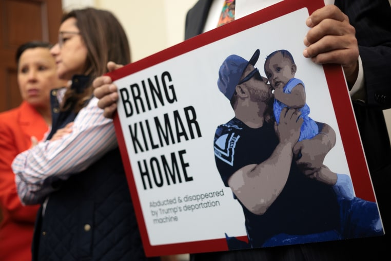 Hispanic Caucus Members Demand Return Of Immigrant Deported To El Salvador Prison