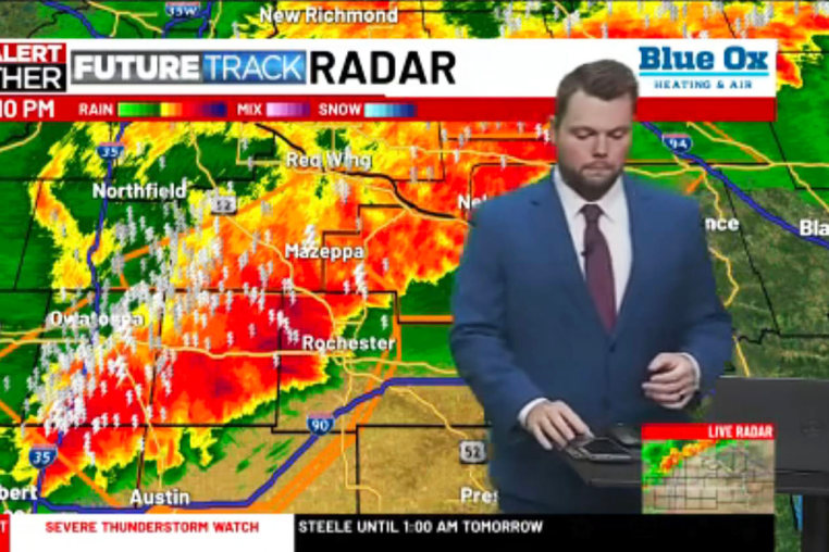 texting meteorologist Nick Jansen