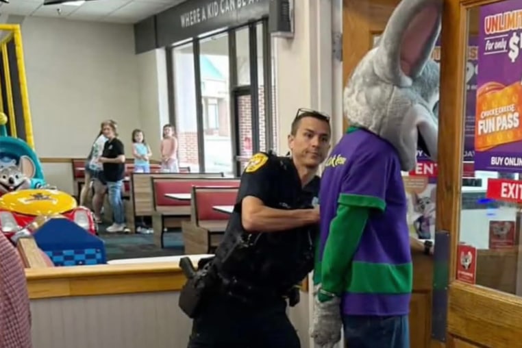 'Chuck E. Cheese' handcuffed and arrested in Florida on charges of using a stolen credit card