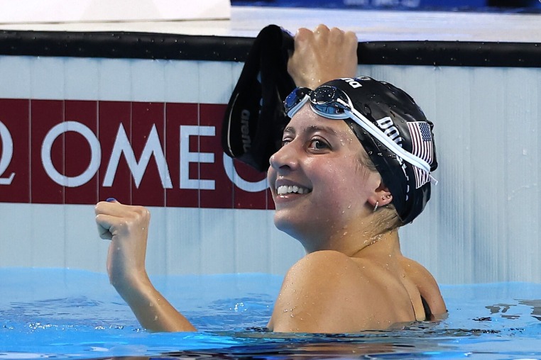 SINGAPORE, SINGAPORE - AUGUST 01: Kate Douglass of Team United States celebrates after winning gold and setting a new championship record of 2:18.50 in the Women's 200m Breaststroke Final on day 22 of the Singapore 2025 World Aquatics Championships at World Aquatics Championships Arena on August 01, 2025 in Singapore. (Photo by Sarah Stier/Getty Images)