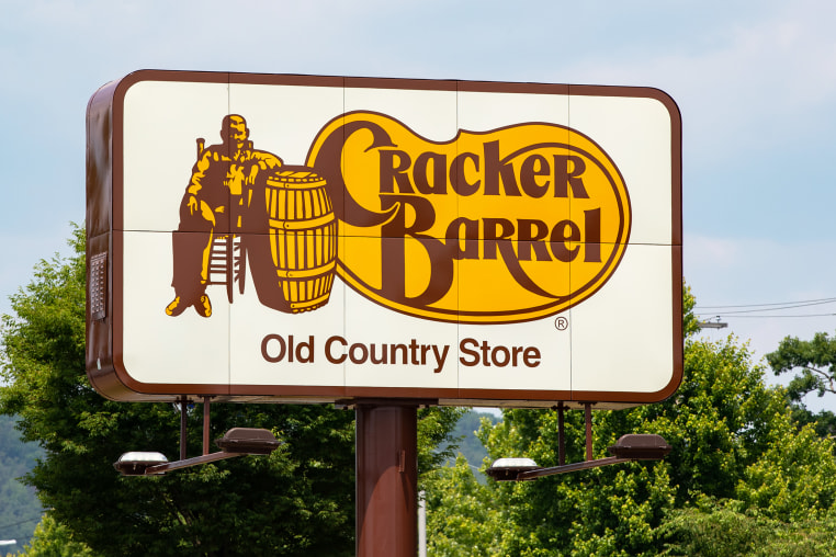 The Cracker Barrel Old Country Store logo.