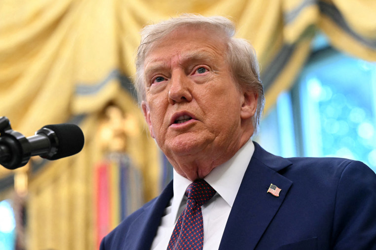 Donald Trump  speaking i nthe Oval Office
