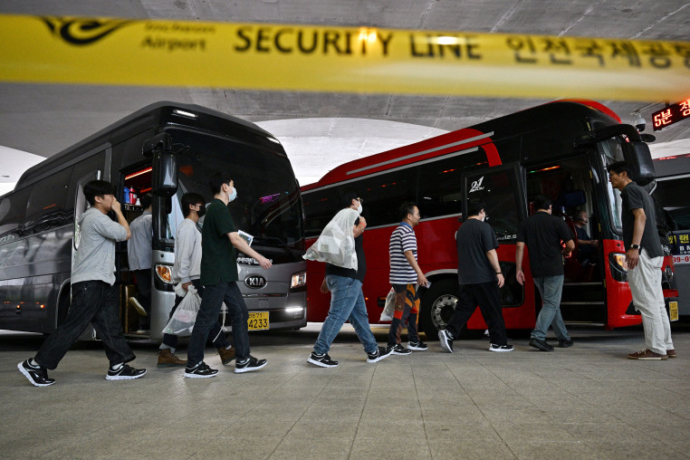 Hyundai workers arrive back in south Korea