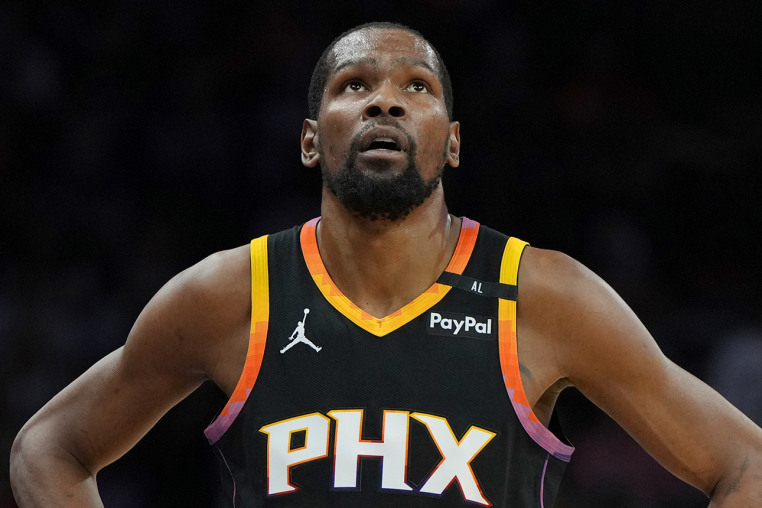 Kevin Durant on the the court during the first half of a basketball game against the Cleveland Cavaliers.