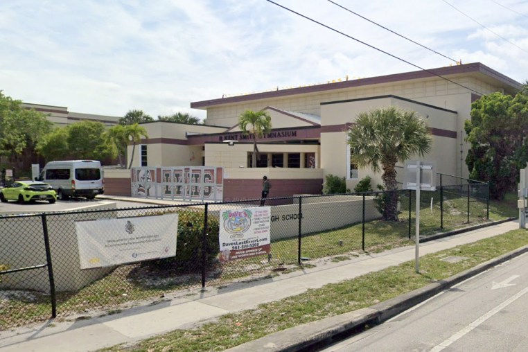 pepper spray incident fight students high school lake worth florida
