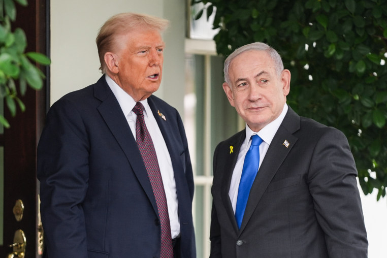 Donald Trump, left, and Benjamin Netanyahu stand outside