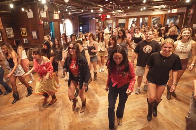 More than 100 people saddled up for lessons with 25-year-old Julia Wortman and friends Taylor Thayer and Karli Manship.