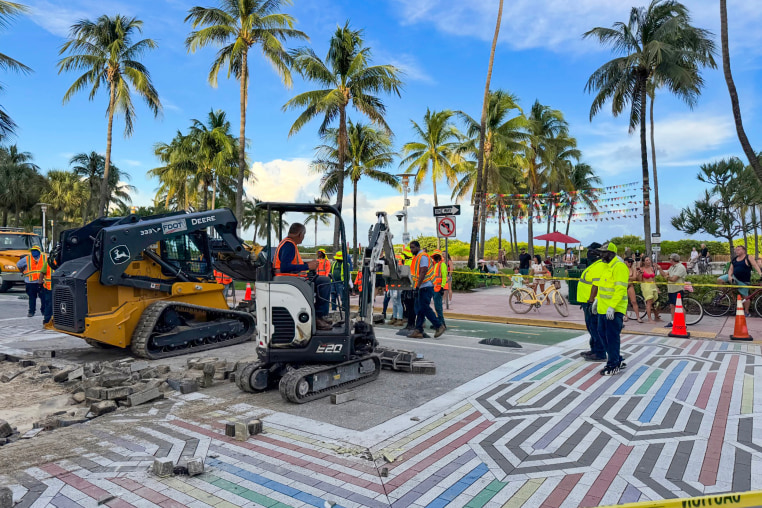 US-NEWS-FLA-RAINBOW-CROSSWALKS-3-MI