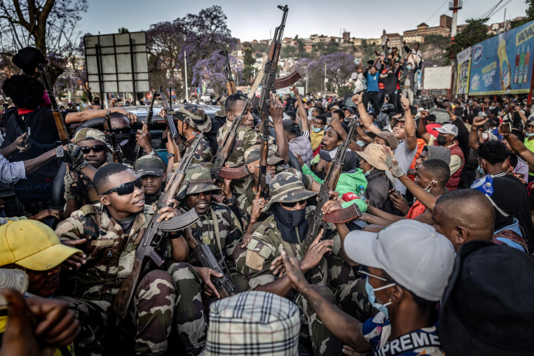 Image: *** BESTPIX *** TOPSHOT-MADAGASCAR-ECONOMY-UNREST-DEMO