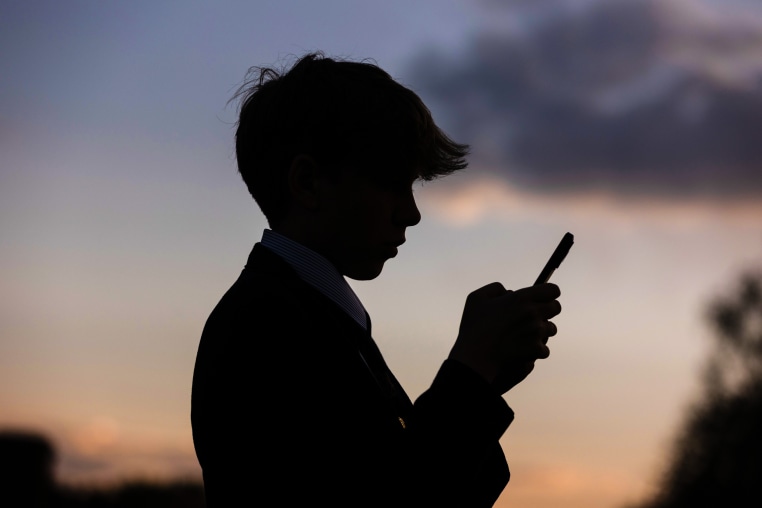 Australia Bans Social Media For Under 16s