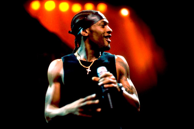 D'Angelo performs in Chicago in 2000.