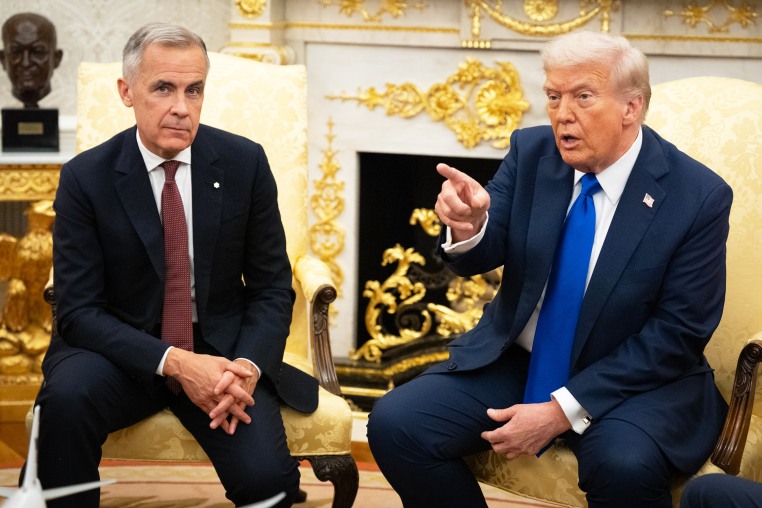 U.S. President Donald Trump with Canadian Prime Minister Mark Carney in the Oval Office.