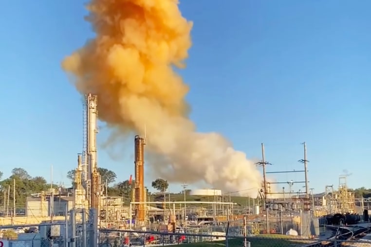 Video still of large ammonia plume after leak at CF Industries' plant north of Yazoo City, MS (Nov 5, 2025)