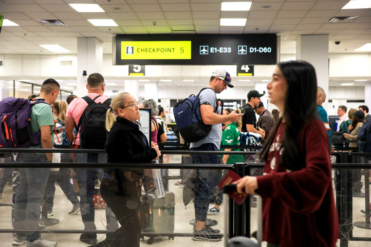 Image: FAA Targets 40 "High-Volume" US Airports For Flight Cuts Amid Government Shutdown