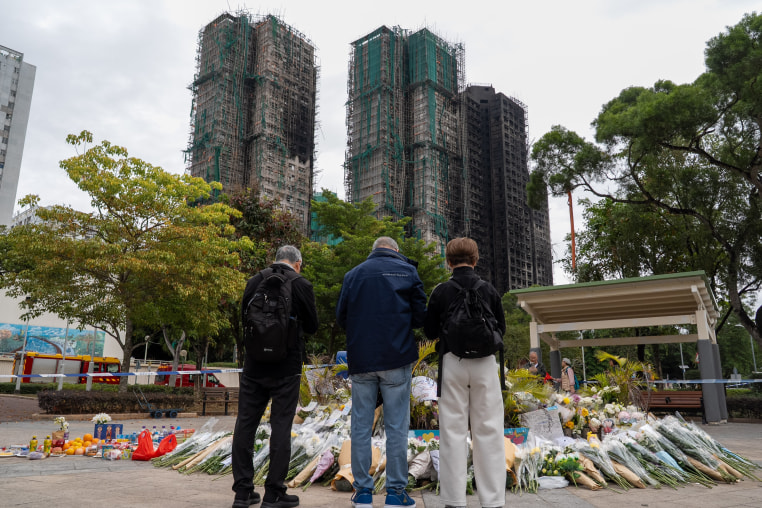 Image: Hong Kong Grieves Vicitims Of Tragic Apartment Fire