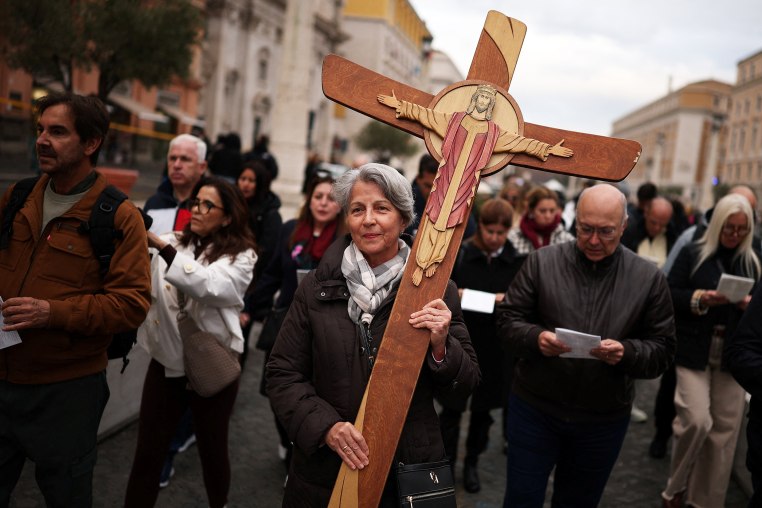 Vatican commission votes against allowing Catholic women to serve as deacons