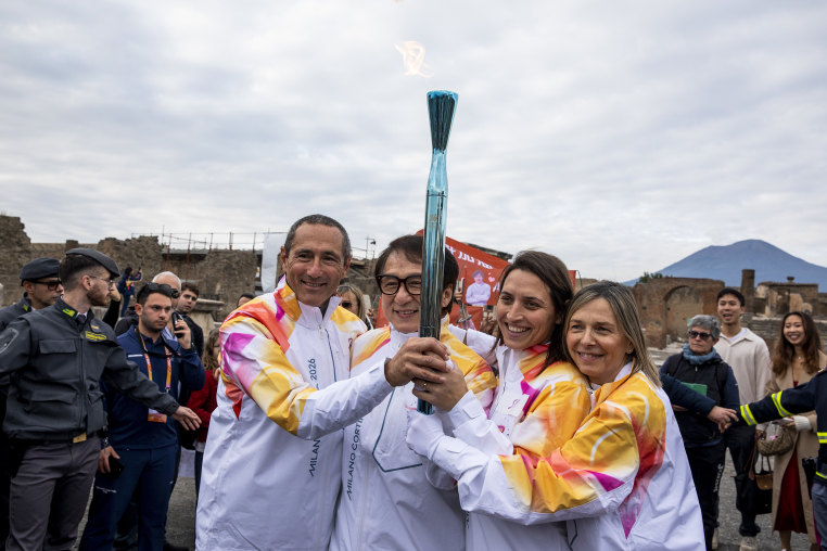 The Olympic flame arrives in Pompeii