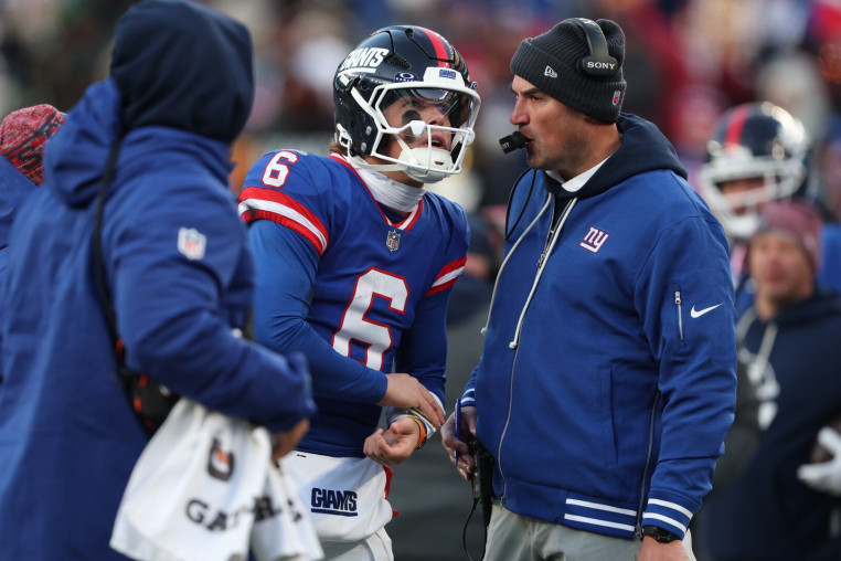 Dec 14, 2025; East Rutherford, New Jersey, USA; New York Giants quarterback Jaxson Dart (6) talks with interim head coach Mike Kafka during the fourth quarter against the Washington Commanders at MetLife Stadium. Mandatory Credit: Vincent Carchietta-Imagn Images