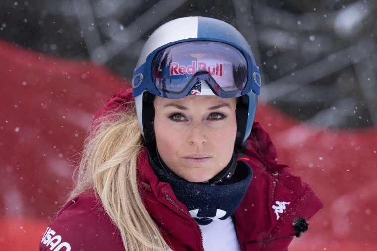 Lindsey Vonn inspects the course 