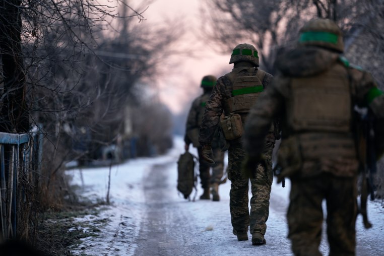 Ukrainian Teams Assemble FPV Drones Near Kostyantynivka
